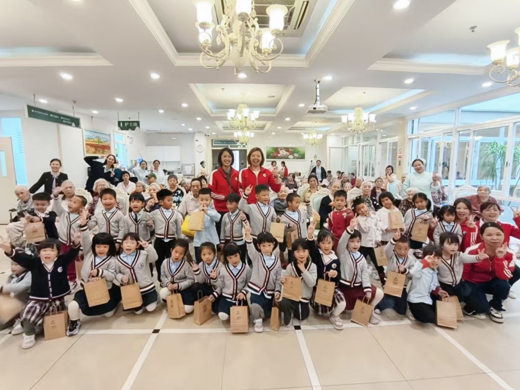 童趣暖重阳｜幼儿园小朋友走进乐善居，共庆温情佳节